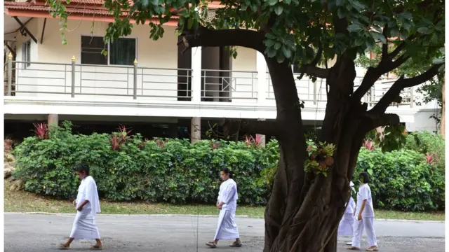 ผู้ปฏิบัติเดินจงกรมที่ธรรมโมลี