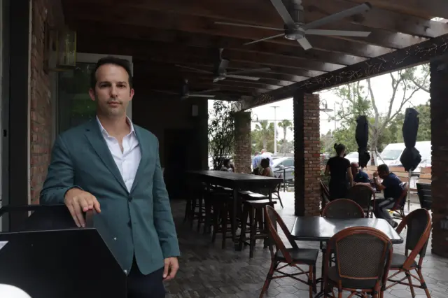 Carlos Gazitua dans l'un de ses restaurants.