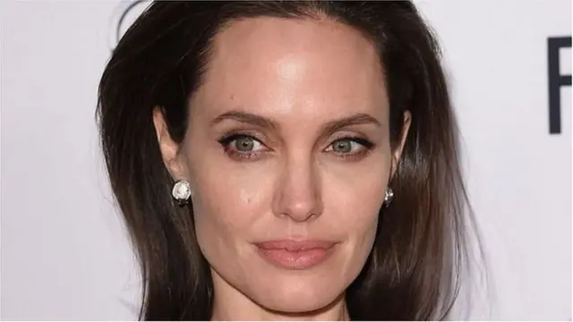 హాలీవుడ్ నటి ఏంజెలినా జోలీ