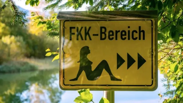 Kultura slobode tela - iliti „FKK" - primenjuju se na mnogim posebno određenim plažama, kampovima i parkovima širom Nemačke