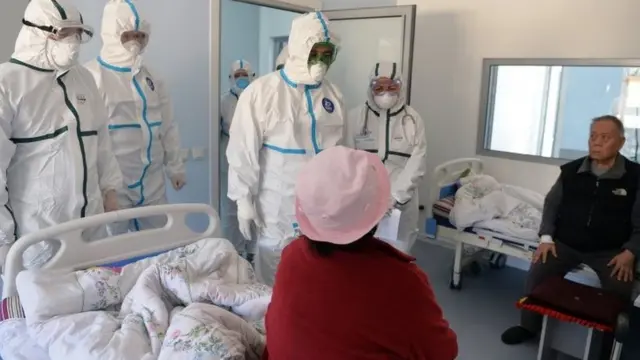 Садыр Жапаров Бишкек шаарындагы Республикалык клиникалык жугуштуу оорулар ооруканасындагы "кызыл зонага" барды