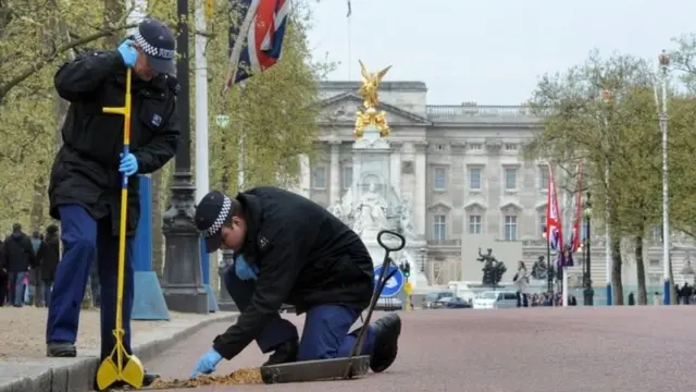 في عام 2011، أنفق 6.35 مليون جنيه إسترليني على تأمين حفل زفاف دوق ودوقة كامبريدج