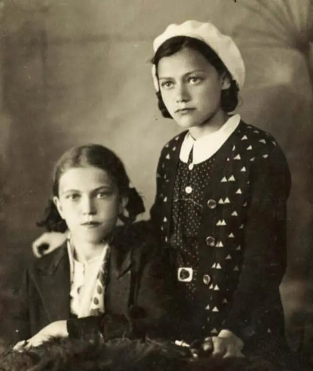 сестра Тала в белом берете