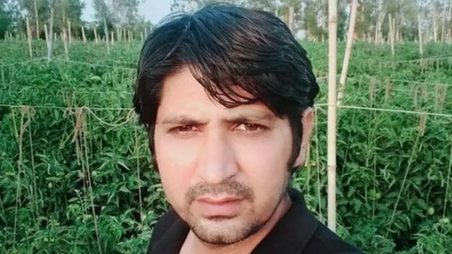 ટામેટાંના પોતાના ખેતરમાં આસિમ પઠાણ