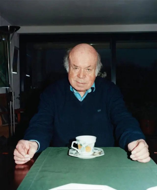 Werner tomando desayuno en la actualidad.