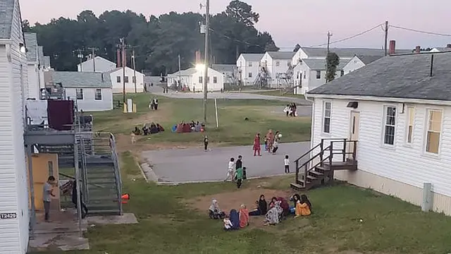 زنان افغان، روزهایشان را به قصه کردن درباره خانواده‌ها و آنها که پشت سر جا مانده‌اند می‌گذرانند