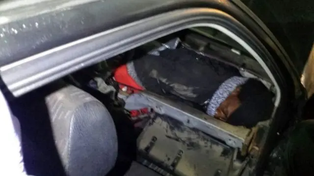 Mtu mwengine alipatikana amefichwa katika eneo la gari la mbele maarufu dashboard