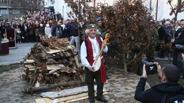 Паљење бадњака