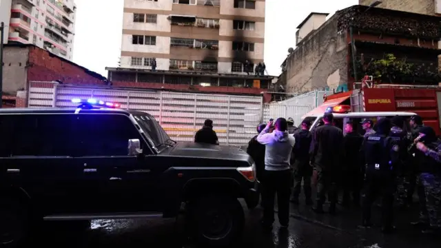 Un edificio con restos de un incendio
