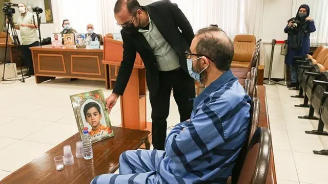 حکومت ایران آقای اسیود را متهم کرده که در چندین بمب‌گذاری و همچنین حمله ۳۱ شهریور ۹۷ به رژه اهواز دست داشته