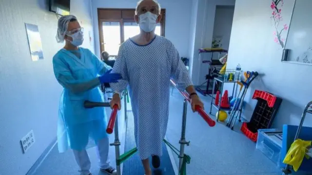 ফ্রান্সে করোনাভাইরাস আক্রান্ত একজন রোগীর চিকিৎসা