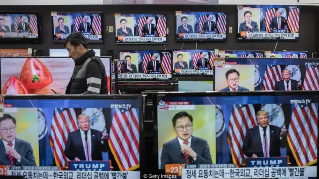 Lebih sedikit pengalih perhatian sepertinya akan lebih baik bagi kita.