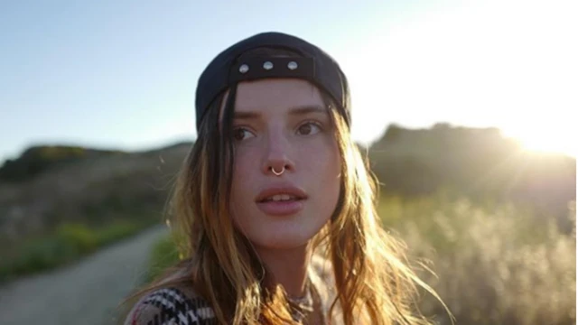 බෙලා ,100 කාන්තාවෝ