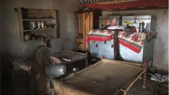 সালিশ বৈঠকে একদল লোকের সামনে কিশোরী মেয়েটিকে জোর করে ধরে আনা হয় এবং সবার সামনে ধর্ষণ করা হয়