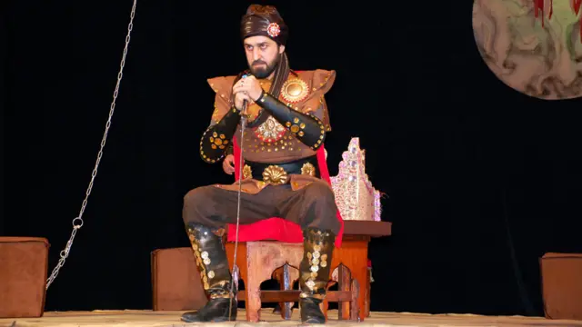 نمایشنامه "فردوسی"
