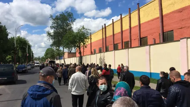 Очередь желающих проститься с Витольдом Ашурком