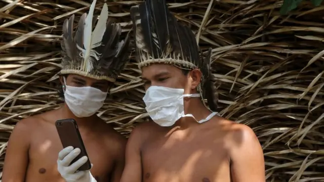 সোশাল মিডিয়া ব্যবহারকারীদের অনেকেই জানেন যে কোথায় আসল খবর পাওয়া যাবে।