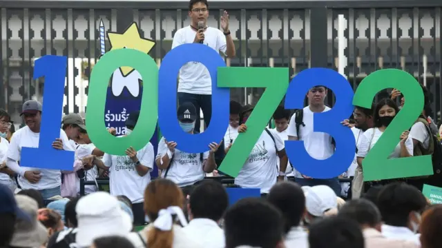 ยิ่งชีพ อัชฌานนท์ เปิดปราศรัยหน้ารัฐสภาเมื่อ 22 ก.ย. หลังนำเจตจำนงของประชาชนกว่าแสนคนที่ร่วมเสนอร่างแก้ไขรัฐธรรมนูญ มาส่งถึงฝ่ายนิติบัญญัติ