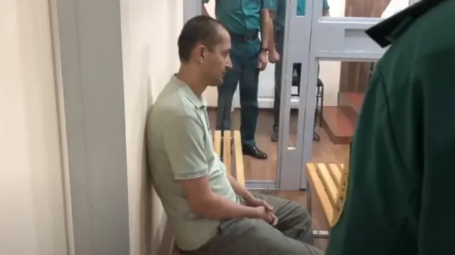 Мўминов суд залида