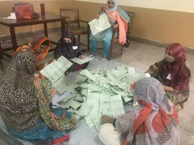 मतमोजणीला सुरुवात