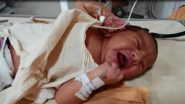 त्याग दी गई बच्ची