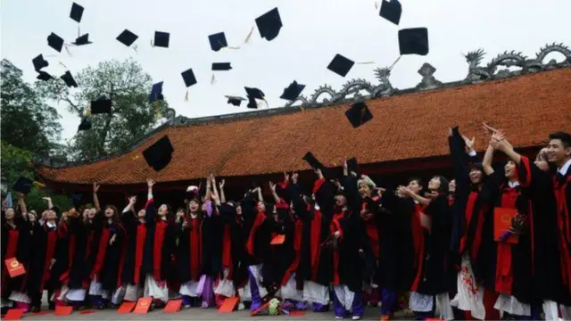 Sinh viên Việt Nam ngày tốt nghiệp