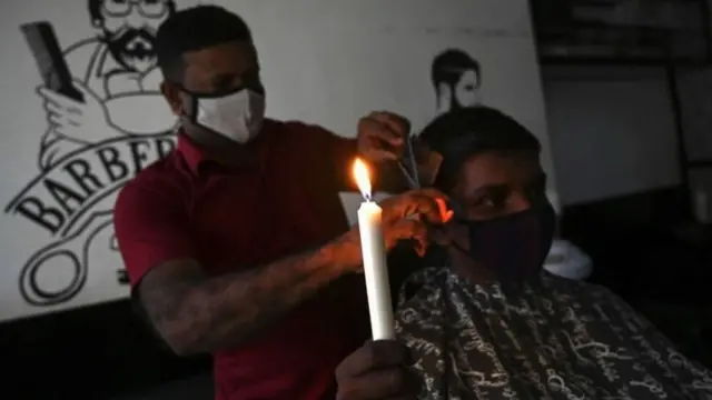 కొన్ని రాష్ట్రాలలో ఇప్పటికే కరెంటు కోతలు మొదలయ్యాయి.