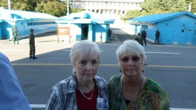 쿠란(오른쪽)은 언니와 함께 판문점을 방문했다