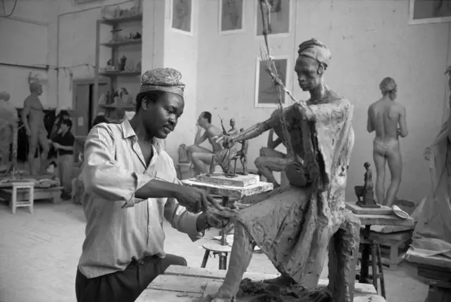 دانشجویی در آکادمی هنر سنپترزبورگ در سال ۱۹۹۱