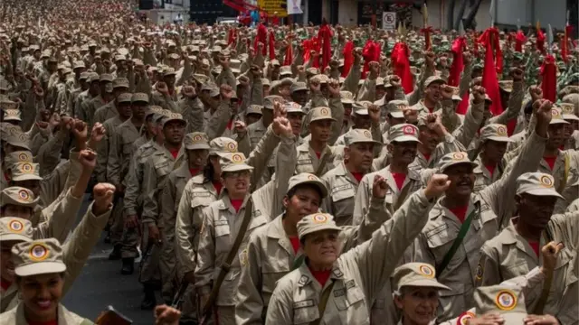 많은 민병대는 아직도 마두로를 열렬히 지지한다