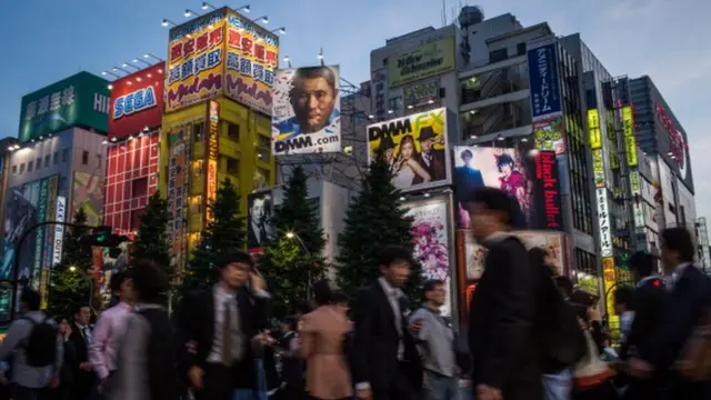 อาหาร 3 คอร์สสำหรับ 2 คน พร้อมกับไวน์ 1 ขวดในกรุงโตเกียวของญี่ปุ่น อยู่ที่ 40 ปอนด์ หรือประมาณ 1,700 บาท