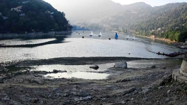 नैनी झील