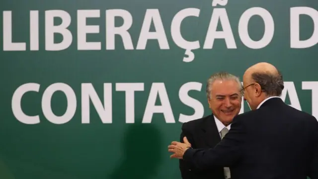 Presidente Michel Temer e o ministro da Fazenda, Henrique Meirelles, durante anúncio do calendáriocodigo promocional brazinosaque das contas inativas do FGTS