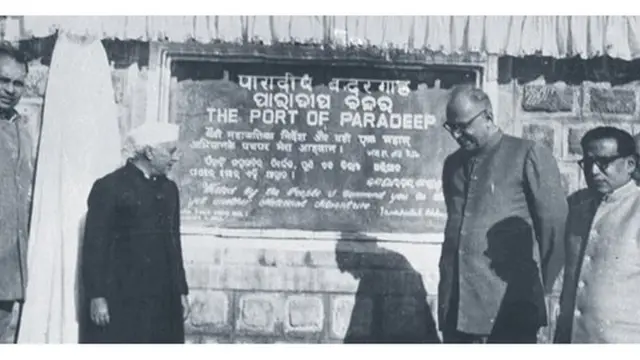 नेहरू के साथ बीजू पटनायक