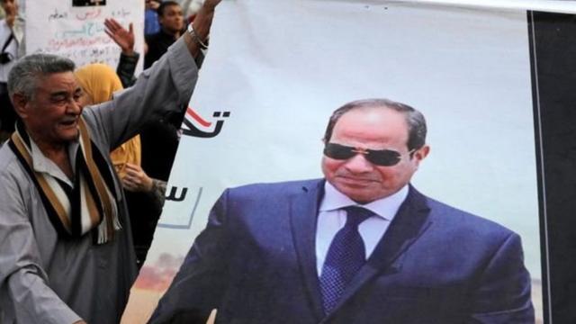 معصوم مرزوق طرح مبادرة تقضي بالاستفتاء على استمرار