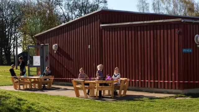 Au Danemark, de nombreuses écoles et de nombreux enseignants pratiquent régulièrement une sorte d'apprentissage en plein air. Une image d'avril 2020