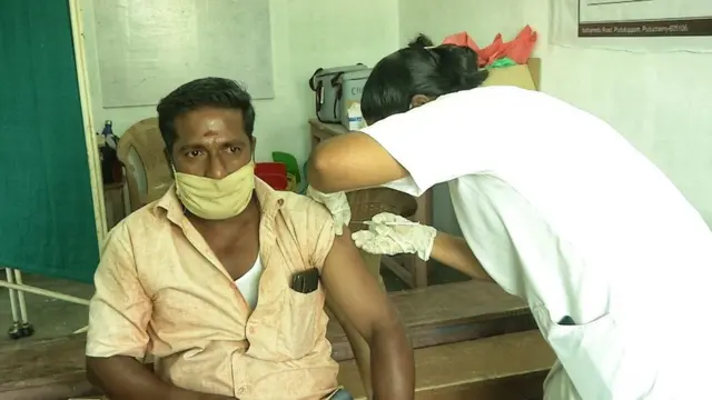 தடுப்பூசி செலுத்தும் பணி