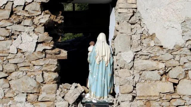 окрестности Аматриче, разрушенная церковь