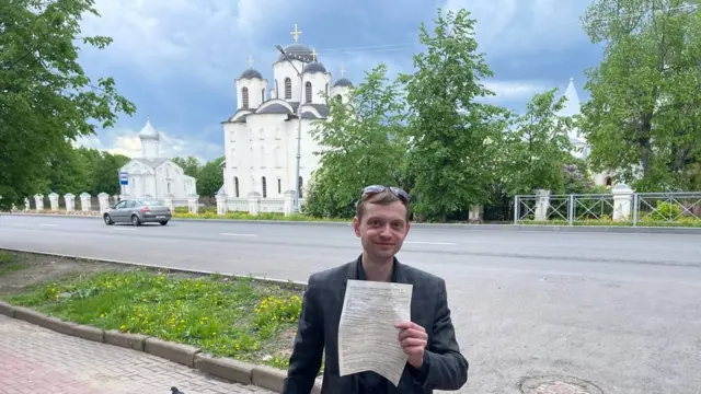 Московский депутат Сергей Власов и его фото с протоколом.