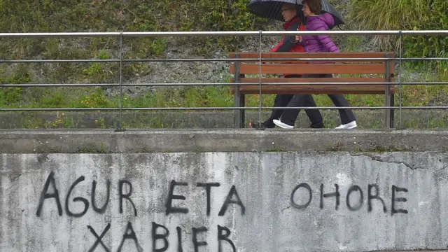 Pintada de despedida a ETA en San Sebastián.
