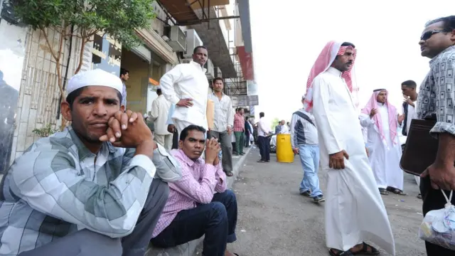د لبنان د لومړي وزیر سعد الحریري په مشرۍ د (سعودي اوجیه) په نامه د شرکت لسو زرو کارکوونکو ته هم د کار پیسې نه دي ورکړل شوې.