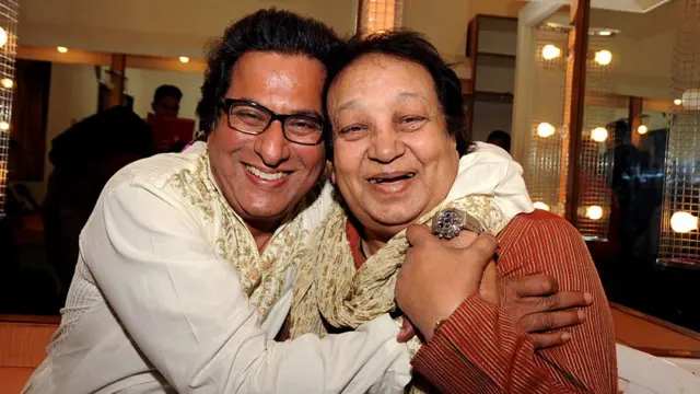 ગાયક તલત અઝીઝ સાથે ભૂપિંદર સિંહ