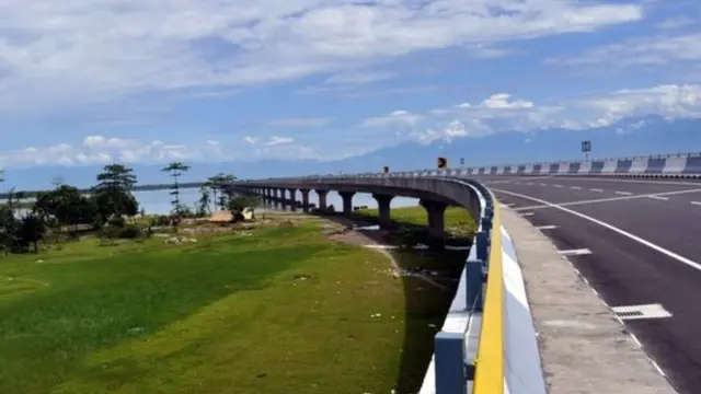 சீன எல்லையில் நீண்ட பாலத்தை கட்டியது இந்தியா