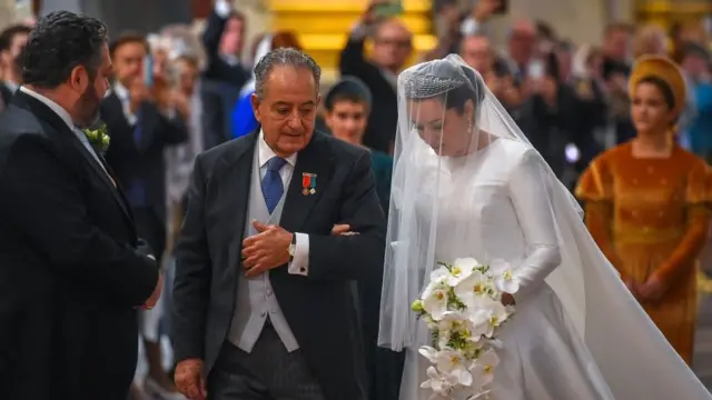 Grand Duke George Mikhailovich Romanov (L) dey welcome Victoria Romanovna Bettarini accompanied by her papa, Roberto Bettarini,