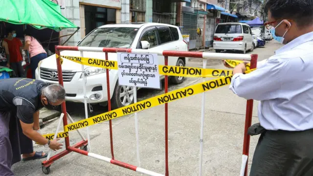 stay at home ကြေညာထားတဲ့မြို့နယ်တွေမှာ အဝင်အထွက်ကန့်သတ်တာတွေရှိလာ