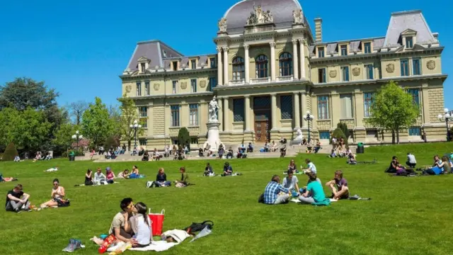 En el campus de la Universidad de Lausana