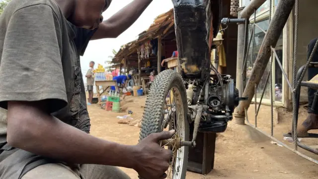 Di 16 year old Nigerian student wey convert bicycle to motorbike wit generator engine