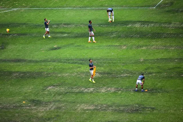 Jugadores en el Estadio Azteca