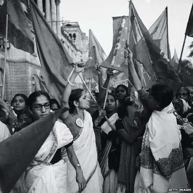 ਮੁਜ਼ਹਾਰਾਕਾਰੀ ਔਰਤਾਂ