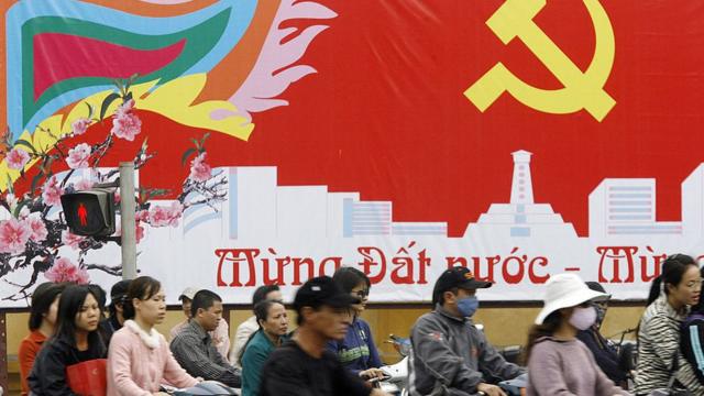 Khẩu hiệu là một phần không thiếu trong đời sống chính trị Việt Nam?